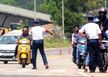 ट्रैफिक के सख्त नियम लागू, साल में 5 बार नियम तोड़ने पर सस्पेंड हो सकता है ड्राइविंग लाइसेंस