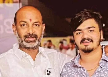 केंद्रीय मंत्री बंडी संजय कुमार ने बेटे भगीरथ को पुलिस के हवाले किया, पॉक्सो एक्ट में आरोपी है, लीगल टीम बोली- ‘बेल मिलेगी’