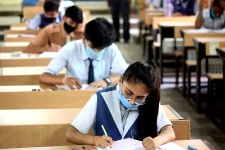 CBSE बोर्ड 10वीं दूसरी परीक्षा के लिए एडमिट कार्ड जारी, जानिए कब होगा एग्जाम