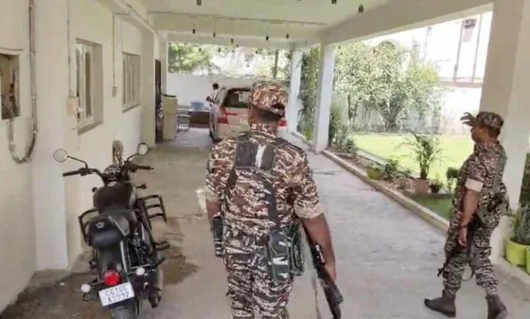 बिलासपुर में ED की बड़ी कार्रवाई: सराफा कारोबारी के ठिकानों से 17 किलो सोना और तीन करोड़ के हीरों का हार जब्त