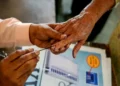 पश्चिम बंगाल में आज पुनर्मतदान, EVM में गड़बड़ी की शिकायत से 15 पोलिंग बूथों पर हो रही वोटिंग