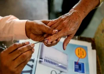 पश्चिम बंगाल में आज पुनर्मतदान, EVM में गड़बड़ी की शिकायत से 15 पोलिंग बूथों पर हो रही वोटिंग