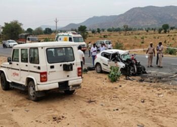भीषण सड़क हादसा; ट्रक-कार की आमने-सामने टक्कर से एक ही परिवार के 6 लोगों की मौत