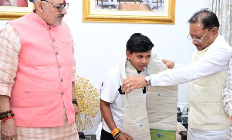 श्रीलंका दौरे के लिए भारतीय अंडर-19 महिला क्रिकेट टीम की उपकप्तान बनीं महक नरवासे : मुख्यमंत्री विष्णु देव साय ने किया सम्मानित