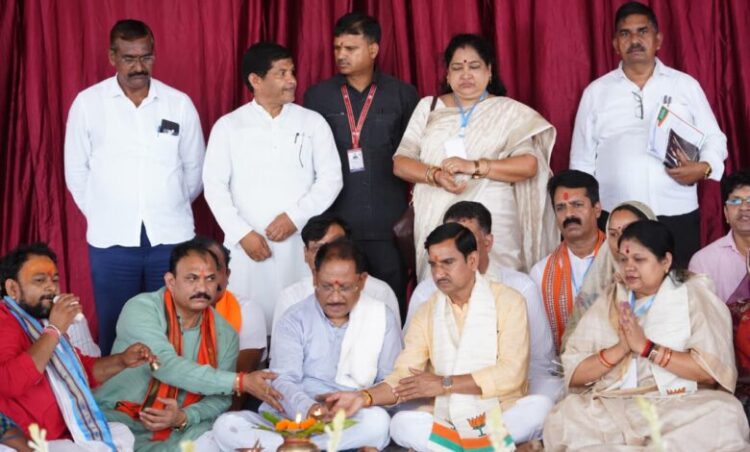 मुख्यमंत्री विष्णु देव साय ने जांजगीर-चांपा जिले में 295 करोड़ रुपये से अधिक के 341 विकास कार्यों का किया लोकार्पण एवं भूमिपूजन