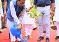 मातृशक्ति एवं प्रकृति के प्रति श्रद्धा का अनुपम संगमः मुख्यमंत्री विष्णु देव साय ने ’’राम वाटिका’’ में किया रुद्राक्ष का पौधारोपण