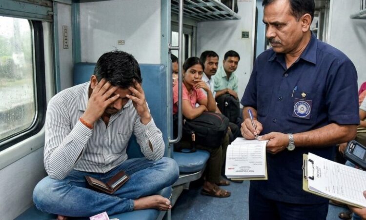 रेल यात्रियों के लिए सख्त हुए नियम, महिला कोच में सफर पर पुरुषों पर लगेगा 2500 रुपये का जुर्माना