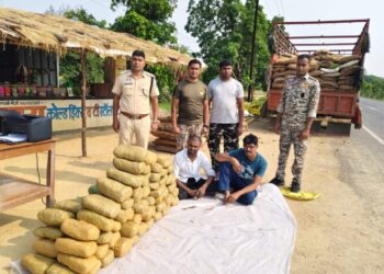 छत्तीसगढ़ पुलिस की बड़ी कार्रवाई, इमली की आड़ में छिपाकर ले जा रहे थे 94 किलो गांजा, दो तस्कर गिरफ्तार