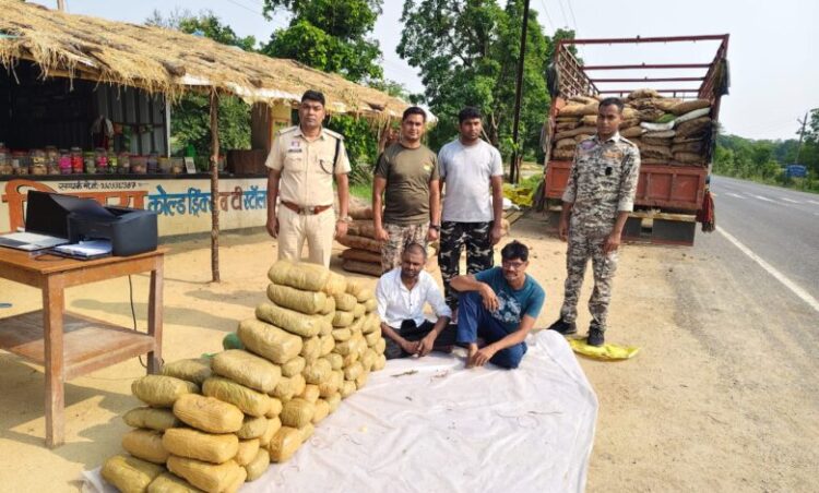 छत्तीसगढ़ पुलिस की बड़ी कार्रवाई, इमली की आड़ में छिपाकर ले जा रहे थे 94 किलो गांजा, दो तस्कर गिरफ्तार