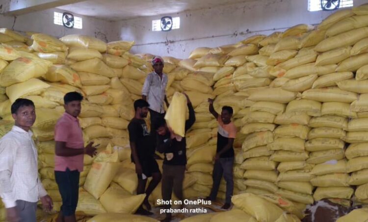 किसानों के लिए खाद-बीज की भरपूर उपलब्धता, 24 हजार मीट्रिक टन उर्वरक का सुरक्षित भंडारण