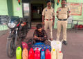 “ऑपरेशन आघात” के तहत अवैध शराब कारोबारियों पर रायगढ़ पुलिस की ताबड़तोड़ कार्रवाई जारी