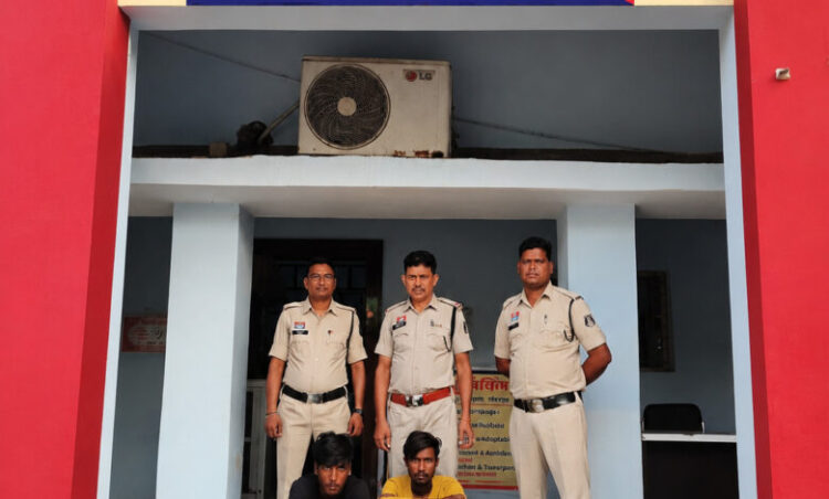चौकी खरसिया पुलिस की त्वरित कार्रवाई, स्कूल चोरी मामले का 24 घंटे के भीतर खुलासा