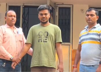 ऑपरेशन अंकुश के तहत रायगढ़ पुलिस की बड़ी कार्रवाई, ऑनलाइन क्रिकेट सट्टा नेटवर्क से जुड़ा सॉफ्टवेयर इंजीनियर गिरफ्तार