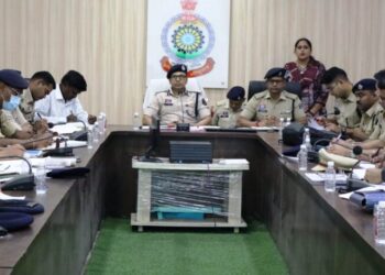 एसएसपी शशि मोहन सिंह ने ली मासिक क्राइम समीक्षा बैठक, अपराध नियंत्रण एवं लंबित प्रकरणों के निराकरण पर दिया जोर