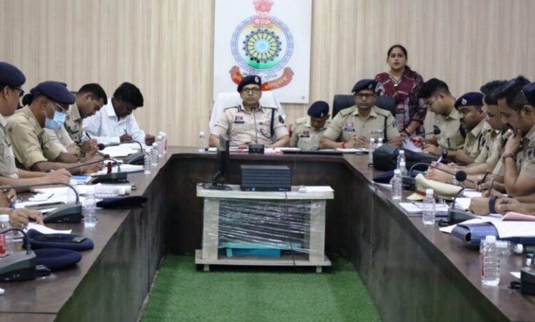एसएसपी शशि मोहन सिंह ने ली मासिक क्राइम समीक्षा बैठक, अपराध नियंत्रण एवं लंबित प्रकरणों के निराकरण पर दिया जोर