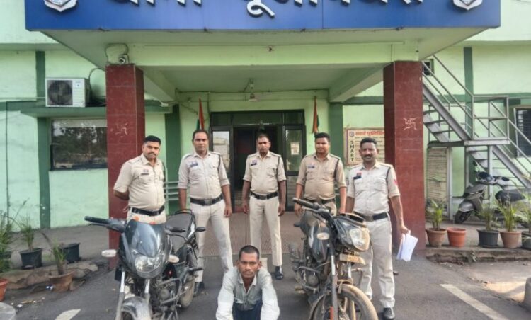 पूंजीपथरा पुलिस ने शातिर वाहन चोर को किया गिरफ्तार, आरोपी से दो बाइक जप्त