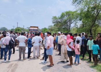 सड़क दुर्घटना के बाद राष्ट्रीय राजमार्ग पर अवरोध करने वालों पर पुसौर पुलिस की सख्त कार्रवाई