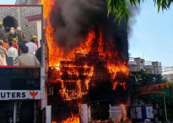 लखनऊ की कोचिंग में आग लगने से 14 बच्चों की दर्दनाक मौत, अन्य बच्चों ने खिड़कियों से कूदकर बचाई जान