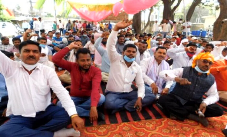 छत्तीसगढ़ में 22 जून से अनिश्चितकालीन हड़ताल पर रहेंगे संविदा कर्मचारी, जानिए क्या है मांग?