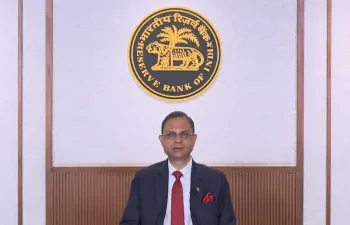 रेपो रेट में बदलाव नहीं; RBI ने ब्याज दर 5.25% पर बरकरार रखी.. क्या अब सस्ता होगा आपका लोन?