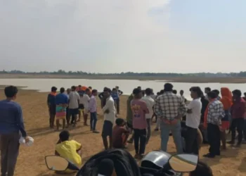 छत्तीसगढ़ में बड़ा हादसा; मछली पकड़ने गए 9 ग्रामीणों की नाव बांध में पलटी, सर्च ऑपरेशन जारी