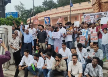 छत्तीसगढ़ में सोनम वांगचुक के समर्थन में प्रदर्शन, खून से लिखा- ‘धर्मेंद्र प्रधान इस्तीफा दो’