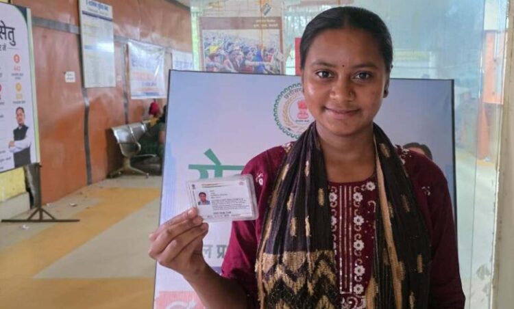 सीएम हेल्पलाइन बनी छात्रा के सपनों की संबल, आधार कार्ड में जन्म तिथि की त्रुटि दूर होने से उच्च शिक्षा का रास्ता हुआ आसान