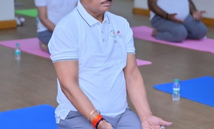 चिंतन शिविर 3.0: योग से हुई नई सुबह, मुख्यमंत्री विष्णु देव साय ने दिया स्वस्थ और संतुलित जीवन का संदेश