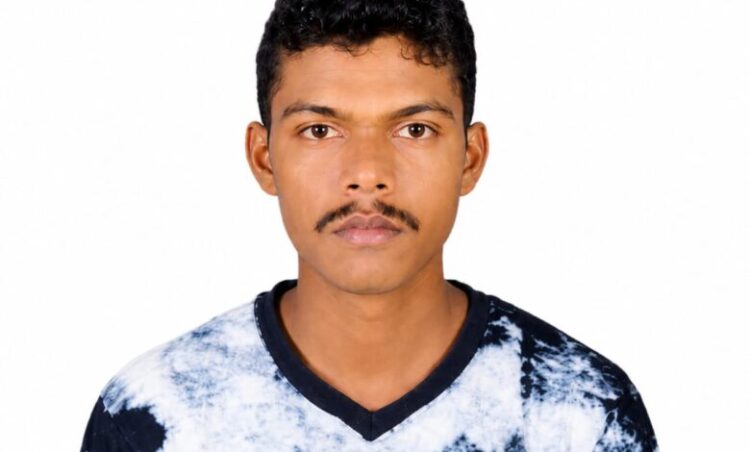 गौतम कुमार को तीन साल से लंबित आरसी बुक दिलाकर मुख्यमंत्री हेल्पलाइन ने दिलाई राहत