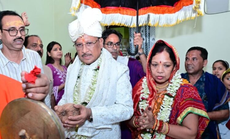 मुख्यमंत्री विष्णुदेव साय ने दोकड़ा की ऐतिहासिक रथयात्रा में निभाई गजपति महाराजा की परंपरा : भगवान जगन्नाथ का रथ खींचकर प्रदेशवासियों के सुख, समृद्धि और खुशहाली की कामना की