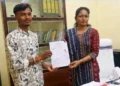 सीएम हेल्पलाइन बनी सहारा, 7 साल बाद मुकुंद धीमर को मिला आधार कार्ड