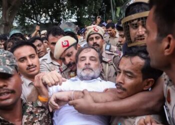 राहुल-प्रियंका को पुलिस ने हिरासत में लिया, PM आवास के बाहर कर रहे थे प्रदर्शन