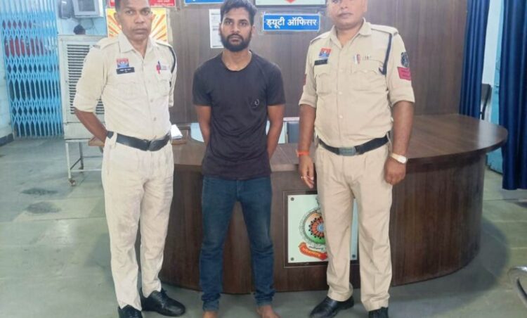 “अभियान संवेदना” के तहत गुम बालिका बिलासपुर के सीपत से सकुशल दस्तयाब, शादी का झांसा देकर भगाने वाला आरोपी गिरफ्तार