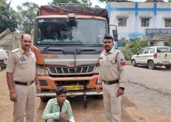 “ऑपरेशन प्रहार” में छाल पुलिस की कार्रवाई में 8.5 टन संदिग्ध लोहे का कबाड़ और 6 चक्का वाहन जब्त