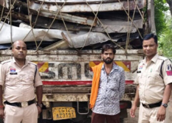 “ऑपरेशन प्रहार” में दोहरी कार्रवाई, 6.5 टन संदिग्ध कबाड़ और दो मालवाहक वाहन जब्त