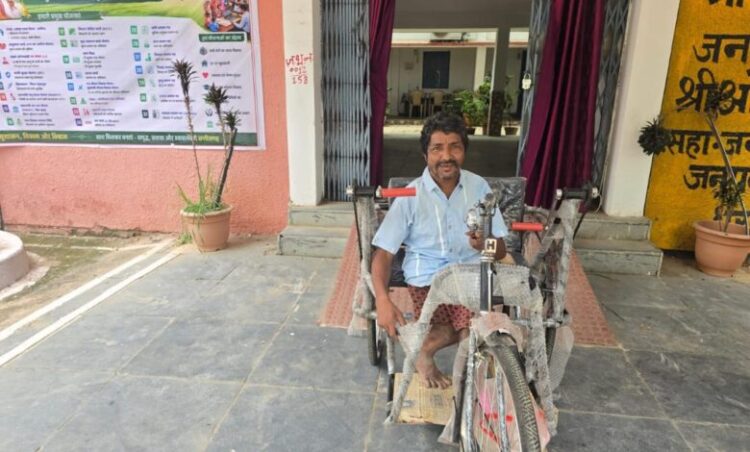 24 घंटे में मिली ट्राइसाइकिल, मुख्यमंत्री विष्णुदेव साय की संवेदनशील पहल से दिव्यांग गणेश राम यादव के जीवन को मिली नई रफ्तार