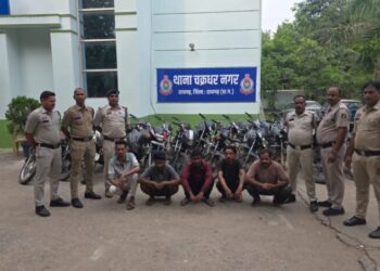 ऑपरेशन क्लीन हंट : चक्रधरनगर पुलिस ने 21 चोरी की बाइक के साथ अंतरजिला वाहन चोर गिरोह का किया पर्दाफाश