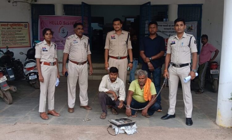 पुसौर पुलिस ने घर में चोरी का किया खुलासा, चोर और चोरी का सामान खरीदने वाला कबाड़ी गिरफ्तार