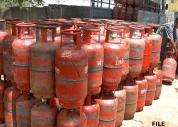 अमेरिका-ईरान वॉर के बीच क्या फिर बढ़ गए गैस सिलेंडर के दाम? जानें आज का ताजा रेट?
