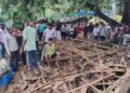 छत्तीसगढ़ में मूसलाधार बारिश के कारण पुराना होटल ढहा, 9 से अधिक लोग मलबे में दबे