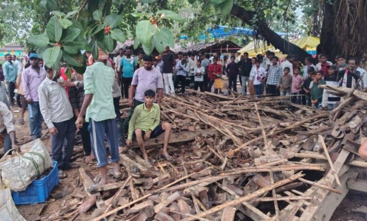 छत्तीसगढ़ में मूसलाधार बारिश के कारण पुराना होटल ढहा, 9 से अधिक लोग मलबे में दबे