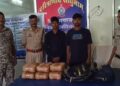 छत्तीसगढ़ पुलिस की बड़ी कार्रवाई, 6.35 लाख का गांजा के साथ दो तस्कर गिरफ्तार, ओडिशा से UP लेकर जा रहे थे तस्कर