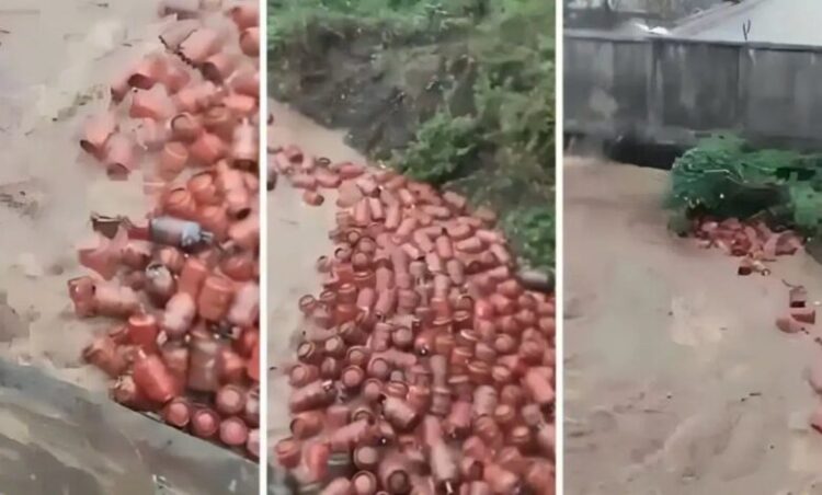 बाढ़ का कहर! भारी बारिश में बह गए 3000 गैस सिलेंडर, प्रशासन ने जारी किया अलर्ट