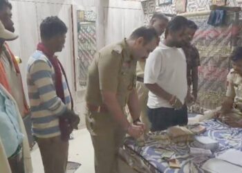 धान घोटाला मामले में छत्तीसगढ़ पुलिस की बड़ी कार्रवाई, केंद्र प्रभारी के घर छापे से 16 लाख नकद और अहम दस्तावेज जब्त