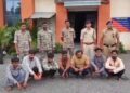छत्तीसगढ़ में अवैध जुआ फड़ पर पुलिस का छापा; 12 जुआरी गिरफ्तार, 60 हजार कैश सहित 20.35 लाख की संपत्ति जब्त