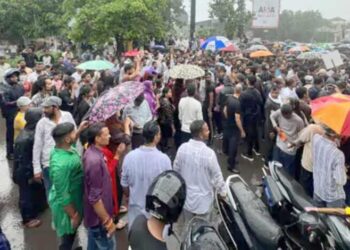 राहुल गांधी के समर्थन में सड़कों पर उतरे छत्तीसगढ़ के कांग्रेसी! PM मोदी का जलाया पुतला, केंद्र के खिलाफ की नारेबाजी