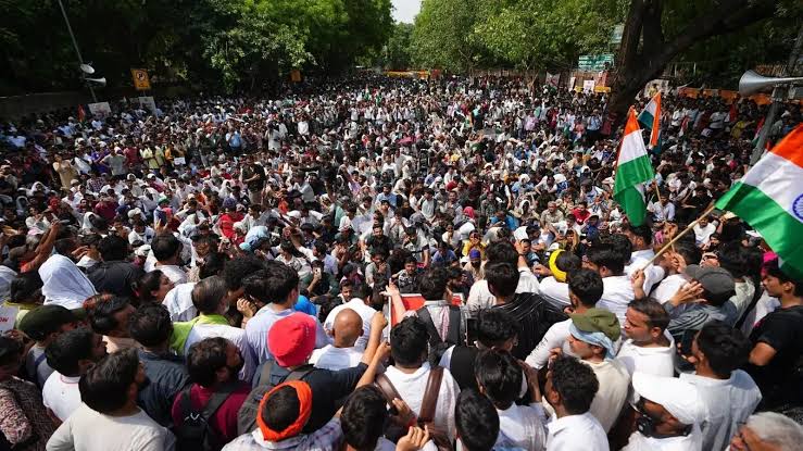 जंतर-मंतर खाली करने का दिल्ली पुलिस ने किया एलान, मेट्रो का किराया भी किया माफ