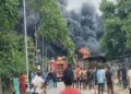 कोरबा के कोल पिच कार्बन फैक्ट्री में बायलर फटने से लगी भीषण आग, 30-40 मजदूरों ने भागकर बचाई जान
