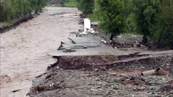 भारी बारिश के बाद भूस्खलन की चपेट में आया मकान, एक ही परिवार के 7 लोगों की मौत