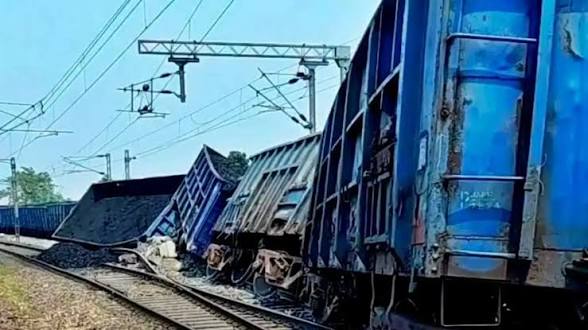 बड़ा रेल हादसा, मालगाड़ी के 6 डिब्बे पटरी से उतरे, 53 ट्रेनें प्रभावित; 16 रद्द…